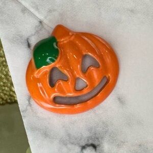 🎃Super cute Pumpkin Stud Earrings. Orange & Green Enamel post back studs.